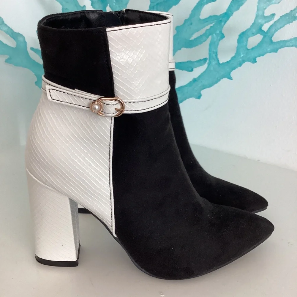 Women's Black and White Ankle Boots Pearl Embellishments Sz 6 Worn 1x